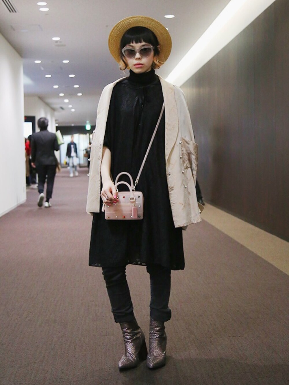 「Aymmy in the batty girls、THEATRE PRODUCTS、ACNE、MIUMIU、春コーデ、g.v.g.v.、furla」｜「FURLAのキャンディミニボストンバッグ（ボストンバッグ、ピンク系）」を使った、瀬戸あゆみさん（レディース・152cm）の春コーディネートの1枚目の写真