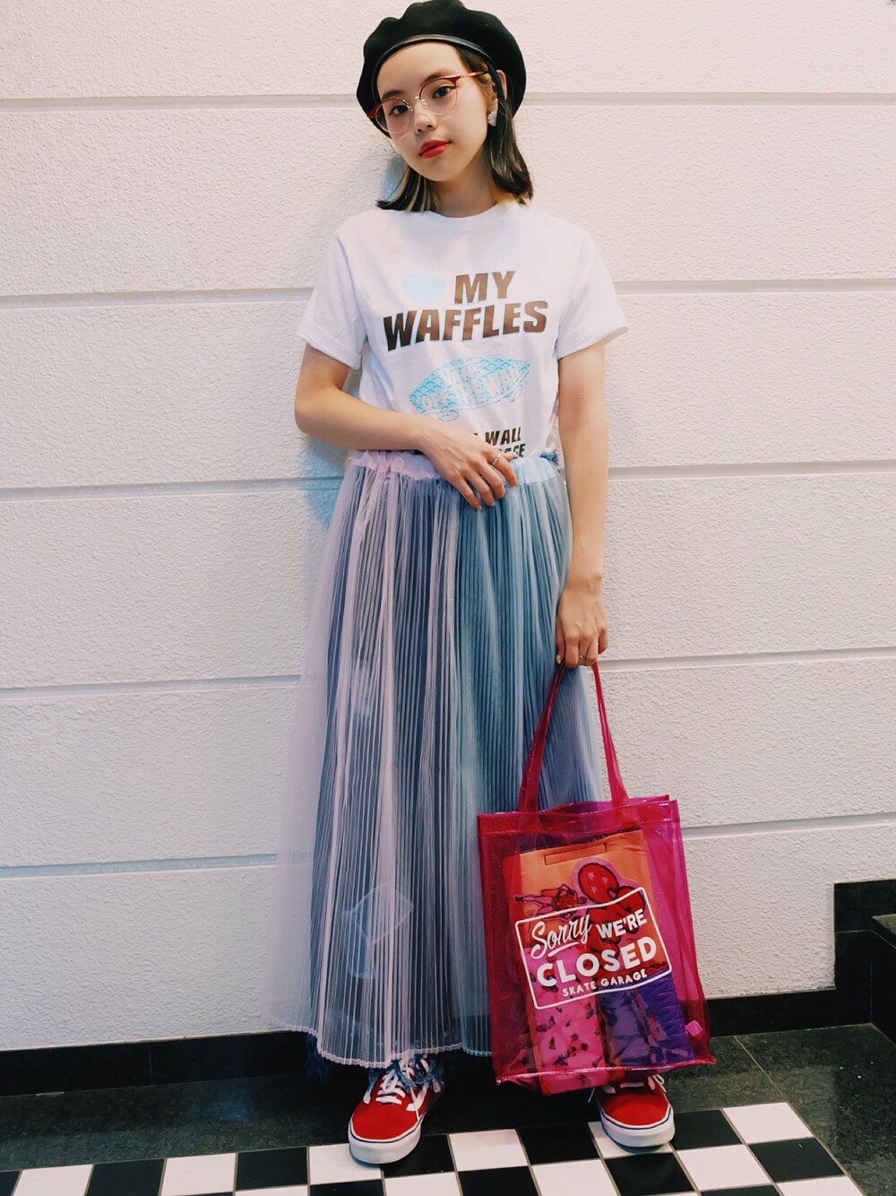「Aymmy in the batty girls、VANS、チュールスカート、白Tシャツ」｜「Aymmy in the batty girlsのSPEEDWAY バイカラーチュールプリーツスカート（スカート、ピンク系）」を使った、瀬戸あゆみさん（レディース・152cm）の夏コーディネートの1枚目の写真