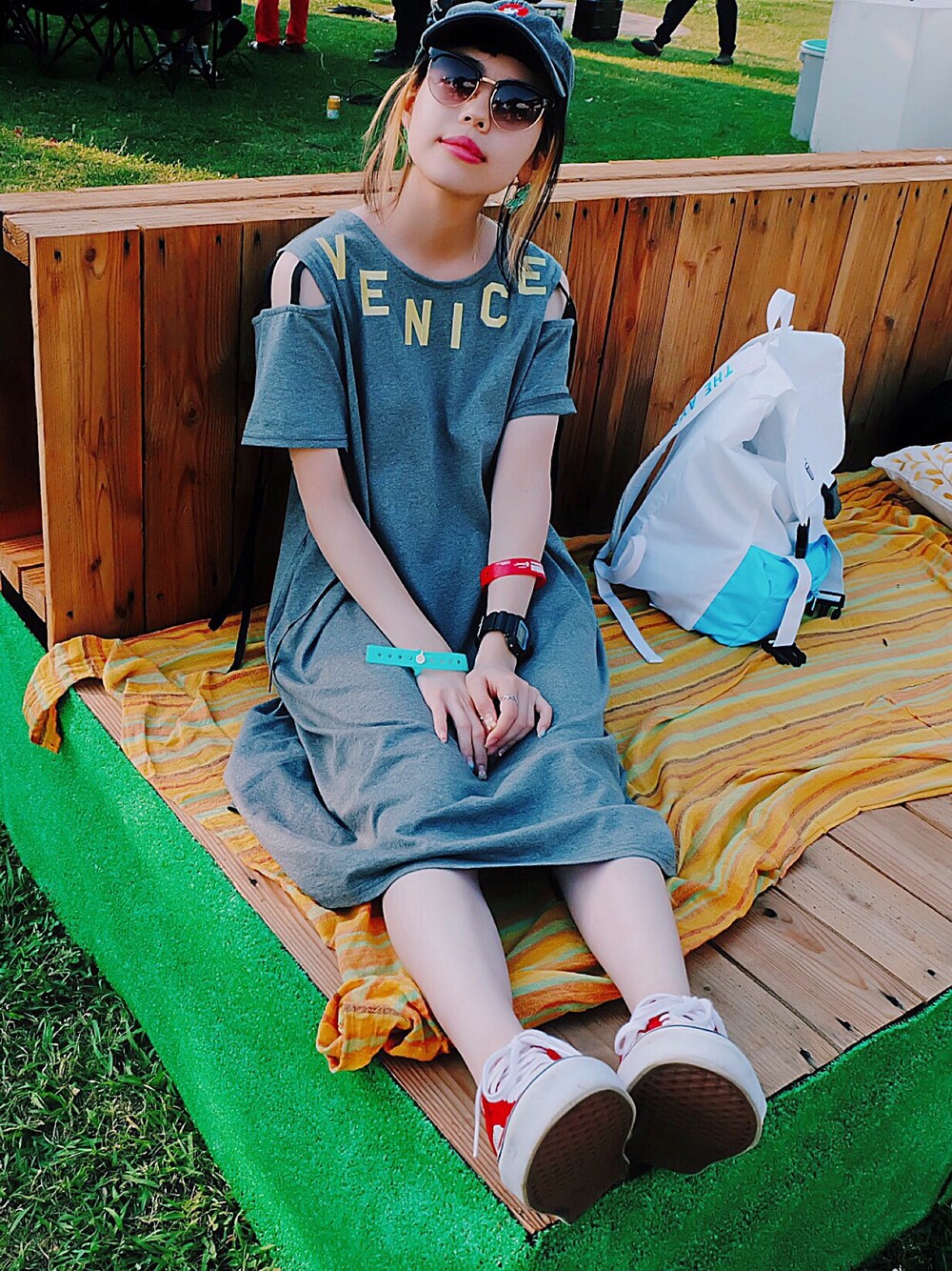 「Aymmy in the batty girls、フェススタイル、ワンピース」｜「Aymmy in the batty girlsのWINDWARD カットワンピース（ワンピース、グレー系）」を使った、瀬戸あゆみさん（レディース・152cm）の夏コーディネートの1枚目の写真