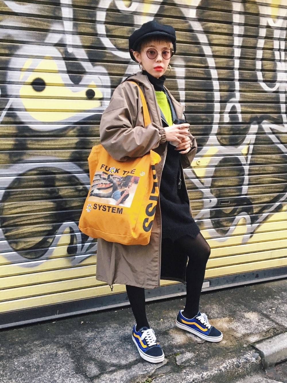 「UNIF、Aymmy in the batty girls、stussy women、メンズライク」｜「UNIFのUNIF　SYSTEM・トートバッグ　UMBG-1004（トートバッグ、イエロー系）」を使った、瀬戸あゆみさん（レディース・152cm）の冬コーディネートの1枚目の写真