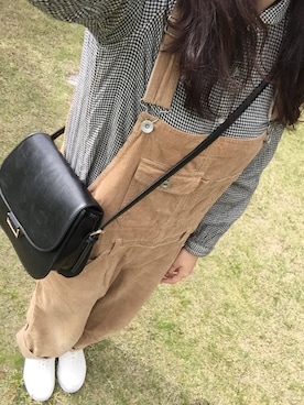 「ホワイトスニーカー」｜「アイテム（サロペット/オーバーオール）」を使った、だちこさん（レディース・157cm）の春コーディネート