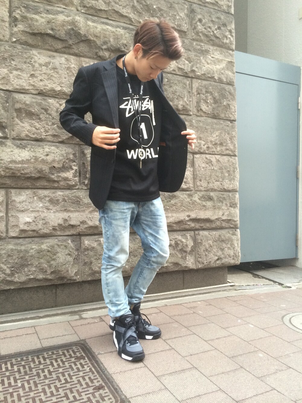 「stussy、NIKE、supreme、GAP、スキニーデニム、スーツスタイル、Supreme(シュプリーム)」｜「NIKEのNIKE AIR RAID（スニーカー、ブラック系）」を使った、shogoさん（メンズ・175cm）の春コーディネートの1枚目の写真