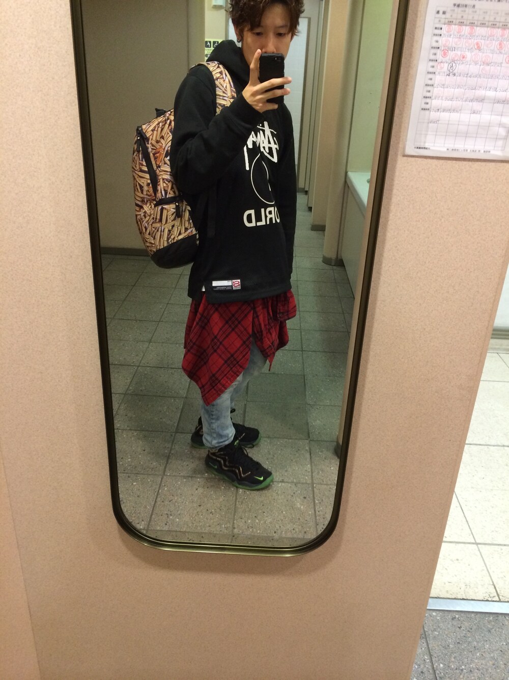 「スニーカー、ナイキ、stussy、GAP、黒、スキニーデニム」｜「THE NORTH FACEのアイテム（パーカー、ブラック系）」を使った、shogoさん（メンズ・175cm）の秋コーディネートの1枚目の写真
