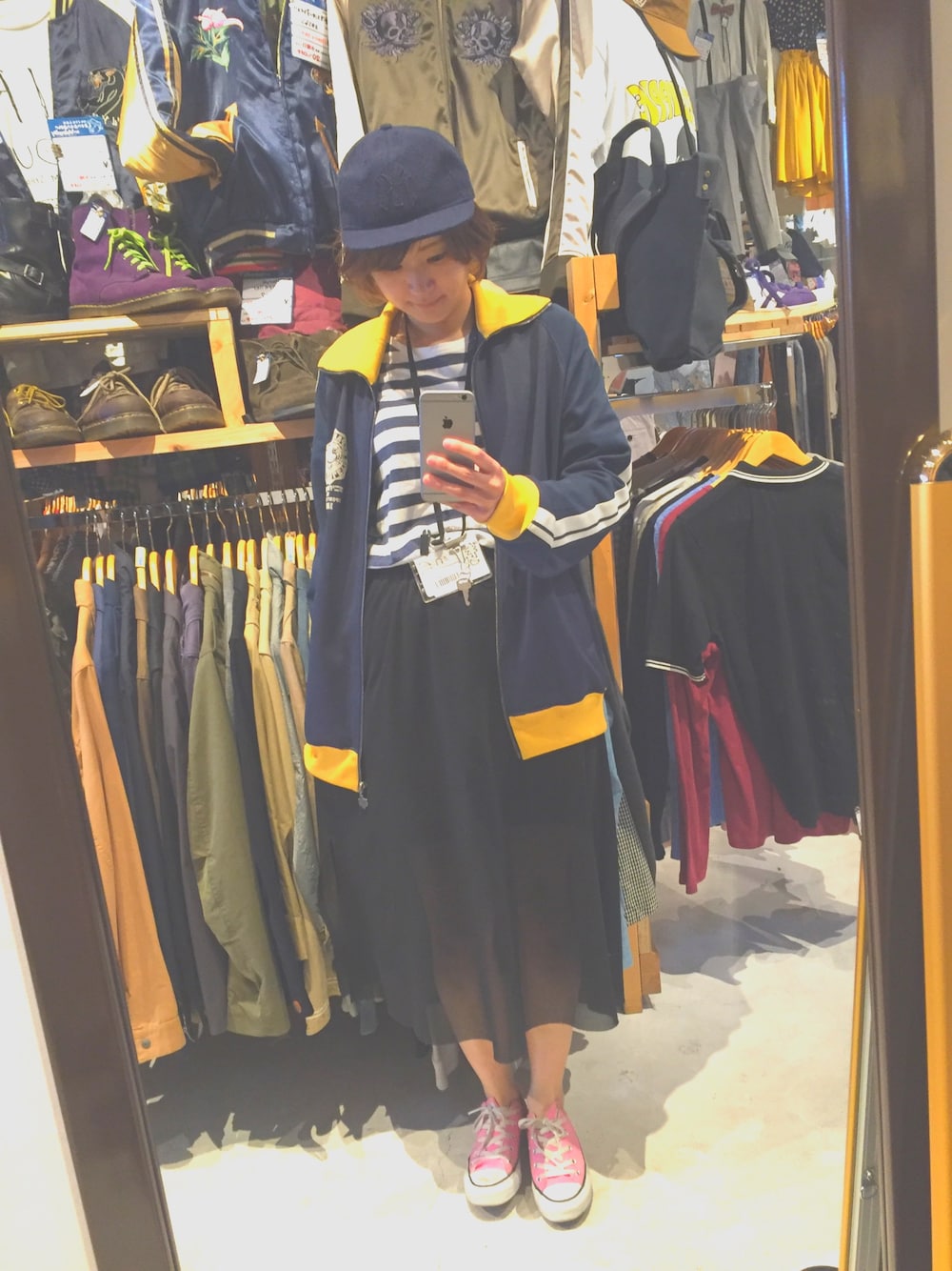 「ラフ、カジュアル、ootd、スニーカー、オニツカタイガー、ジャージ、チュールスカート、コンバース」｜「Onitsuka Tigerのアイテム（ブルゾン、ブルー系）」を使った、E_yさん（レディース・163cm）の春コーディネートの1枚目の写真