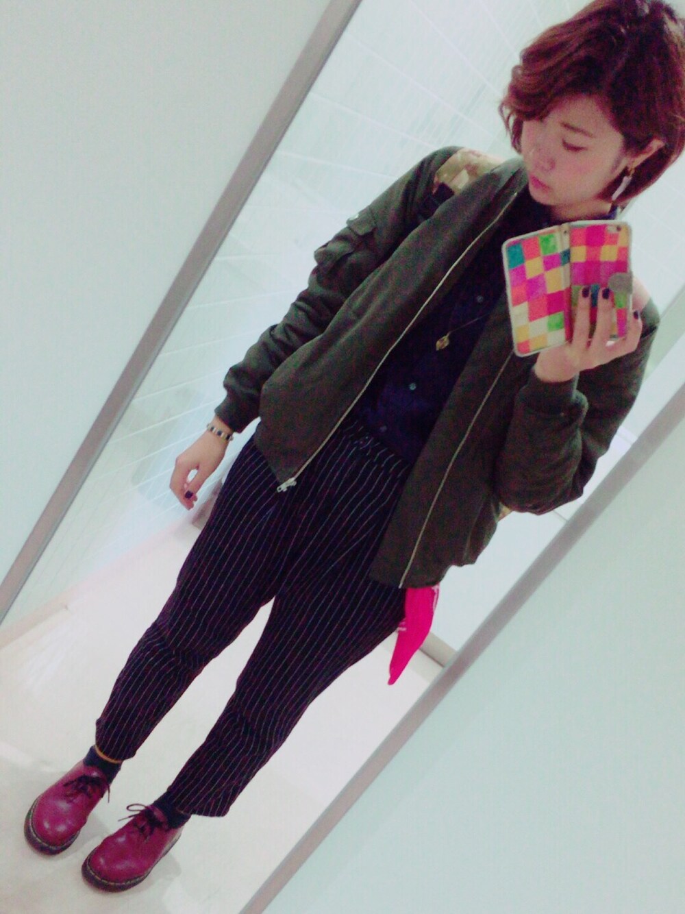 「MA-1、カーキ、ドクターマーチン、Dr.Martens、GU、パンツ、ストライプ、前髪かきあげ、バンダナ、赤」｜「SEVENDAYS=SUNDAYのポリエステルグログラン　ＭＡ－１（MA-1、グリーン系）」を使った、ちかさん（レディース・163cm）の秋コーディネートの1枚目の写真