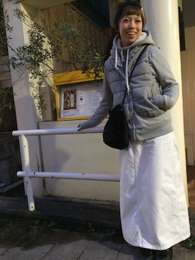 「アイテム（デニムスカート、ホワイト系）」を使った、福田 梢 by BRAVEayaseさん（レディース・154cm）の冬コーディネート