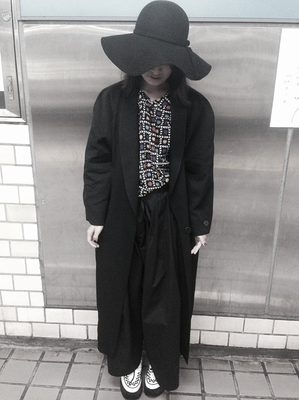 「黒、古着、モード モノトーン 古着、モード、ラバーソール、袴パンツ」｜「usedのアイテム（シャツ/ブラウス、その他）」を使った、nozomikoさん（レディース・165cm）の秋コーディネートの1枚目の写真
