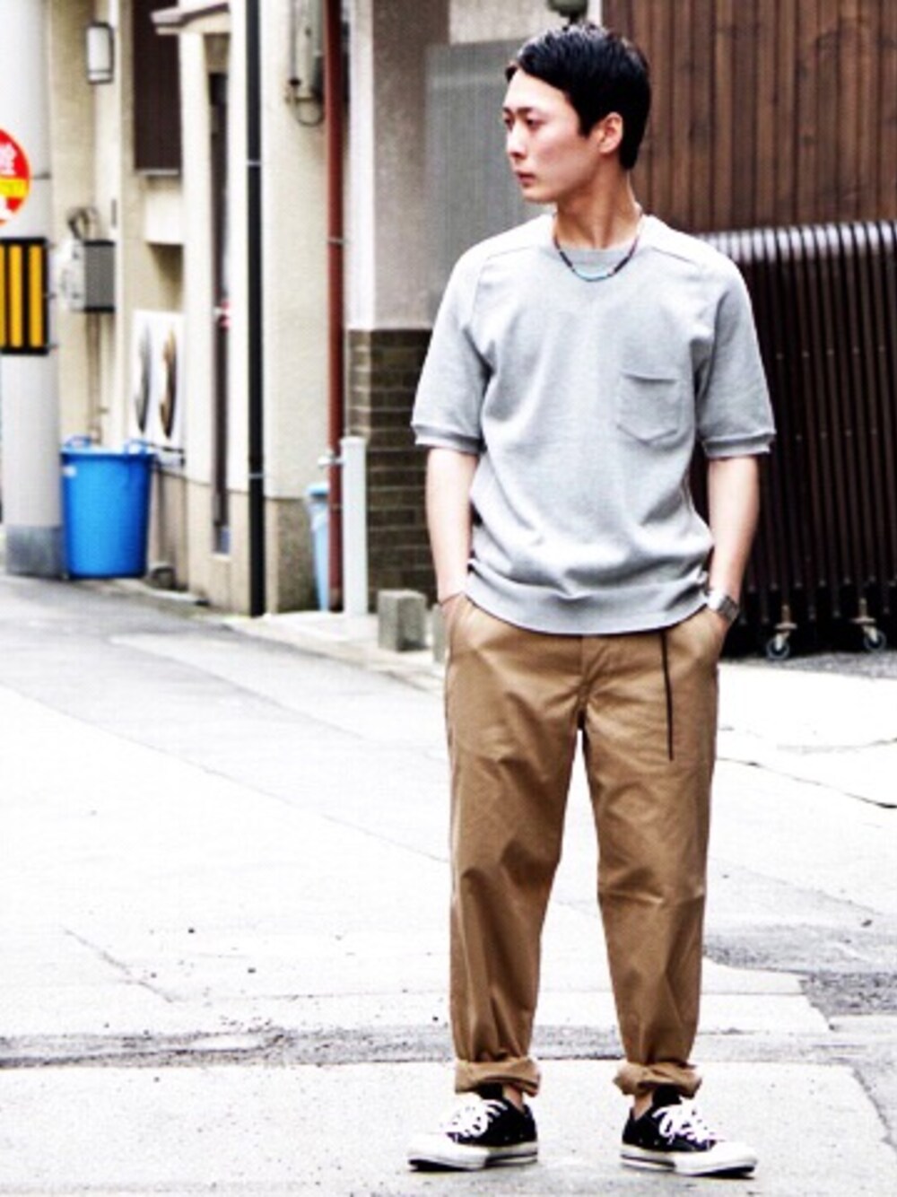 「velista、チノパン、コンバース、半袖ニット、低身長、young&alsen、Scye、CONVERS」｜「comm.archのアイテム（ニット/セーター、グレー系）」を使った、kodai_nakanoさん（メンズ・168cm）の春コーディネートの1枚目の写真