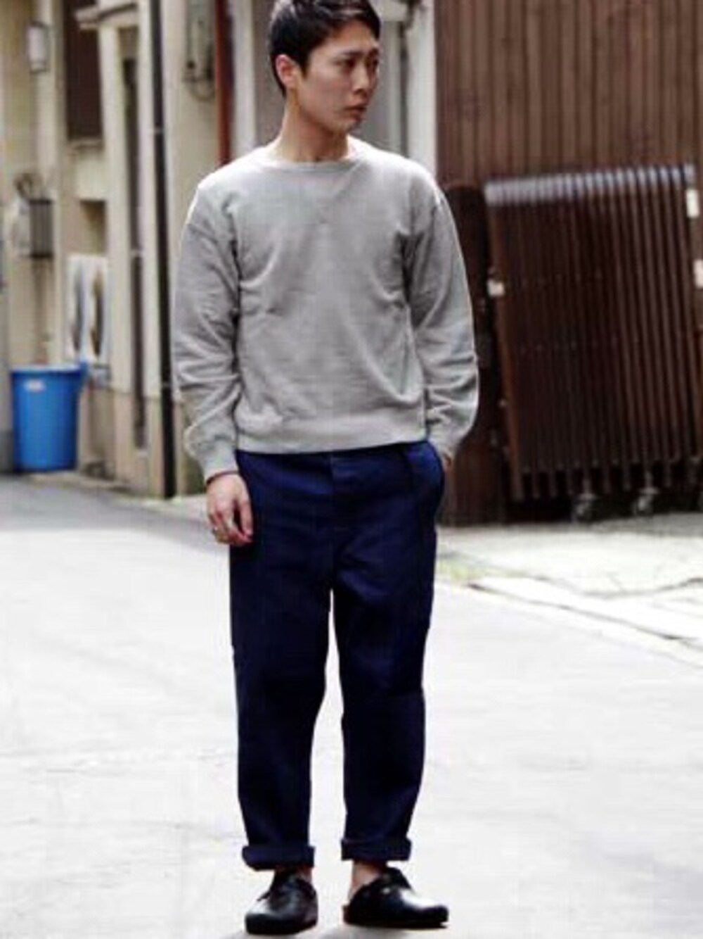 「young&olsenのアイテム（スウェット、グレー系）」を使った、kodai_nakanoさん（メンズ・168cm）の春コーディネートの1枚目の写真