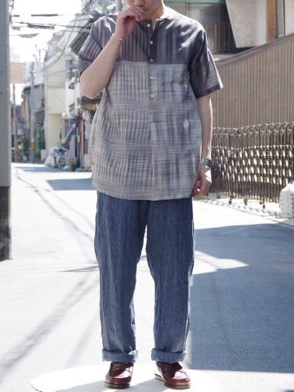 「ART COMES FIRSTのアイテム（シャツ/ブラウス、グレー系）」を使った、kodai_nakanoさん（メンズ・168cm）の春コーディネートの1枚目の写真