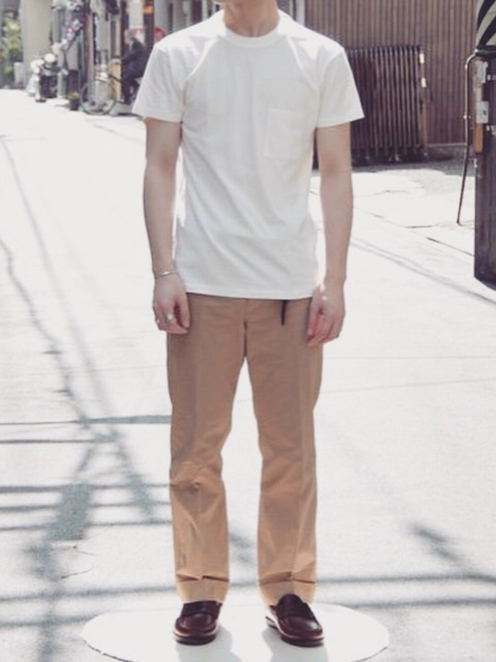 「young&olsenのアイテム（Tシャツ/カットソー、ホワイト系）」を使った、kodai_nakanoさん（メンズ・168cm）の春コーディネートの1枚目の写真