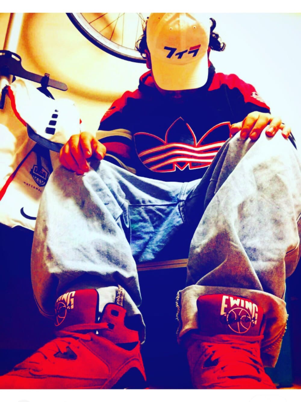 「ewing、adidas originals、FILA、guess、90’s、あしもと倶楽部」｜「EWINGのアイテム（スニーカー、レッド系）」を使った、p.o.gさん（メンズ・175cm）の秋コーディネートの1枚目の写真