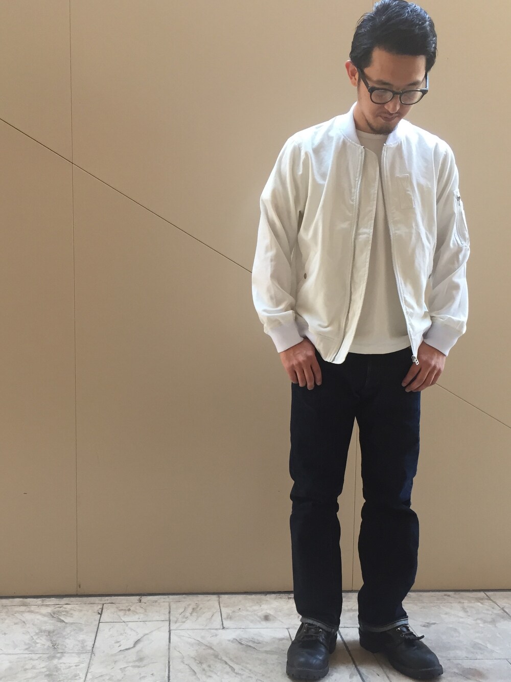 「Denime、ドゥニーム、MA-1、ホワイトコーデ、麻、白、夏コーデ、サマースタイル、デニム、XX」｜「DenimeのコットンリネンMA-1（MA-1、ホワイト系）」を使った、Denime MOP滋賀竜王店さん（メンズ・178cm）の春コーディネートの1枚目の写真