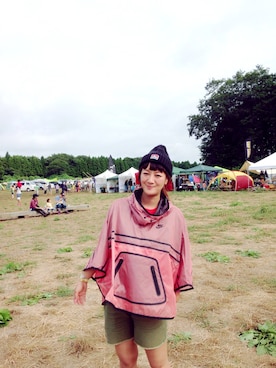 「NIKE SPORTSWEAR（ナイキスポーツウェアー）のアイテム（ナイロンジャケット）」を使った、丸山理奈さん（レディース・163cm）の夏コーディネート