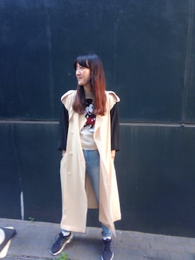「AIR MAX」｜「アイテム（トレンチコート）」を使った、丸山理奈さん（レディース・163cm）の春コーディネート
