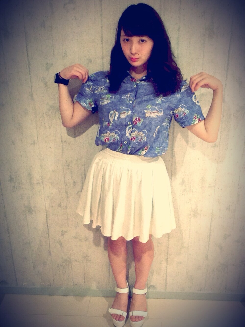 「WEGO、summer、shirts、skirt、SURF、white、アロハシャツ、MENS、FOREVER 21」｜「ESPERANZAのダブルベルト厚底サンダル（サンダル、ホワイト系）」を使った、manamanaさん（レディース・157cm）の夏コーディネートの1枚目の写真