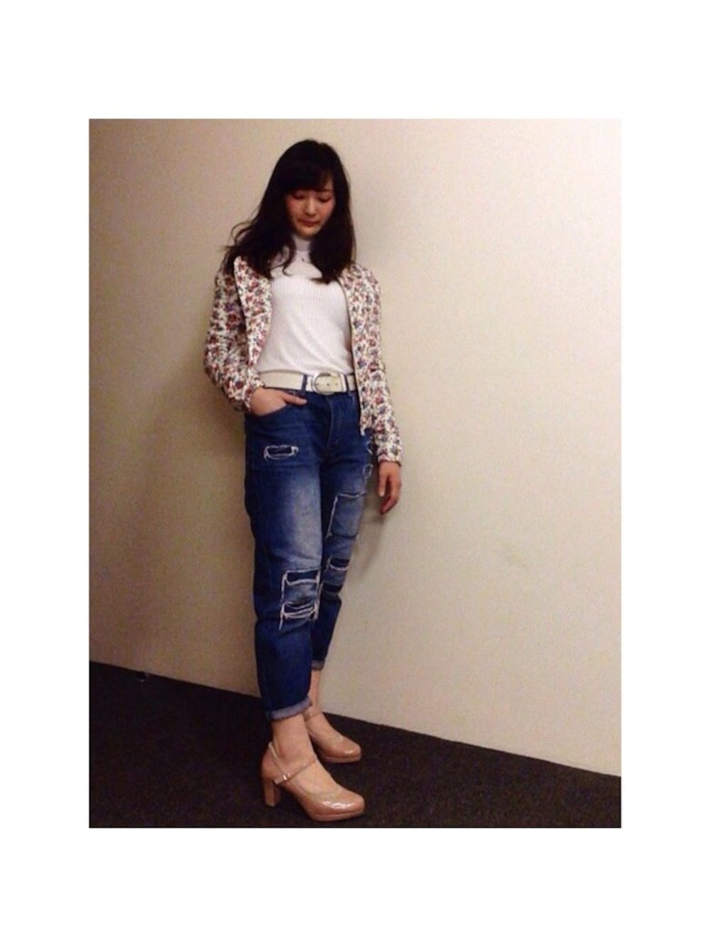 「spring、flower、花柄、jacket 、ジャケット、jeans、ボーイフレンドデニム、白タートルネック、パンプス、パステルカラー」｜「TOPSHOPのBoyfriend denim pants（デニムパンツ、ブルー系）」を使った、manamanaさん（レディース・157cm）の春コーディネートの1枚目の写真