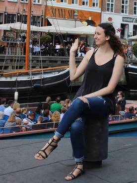 「Mossimo（モッシモ）のアイテム（シューズ）」を使った、Sophie Weaverさん（レディース・178cm）の夏コーディネート