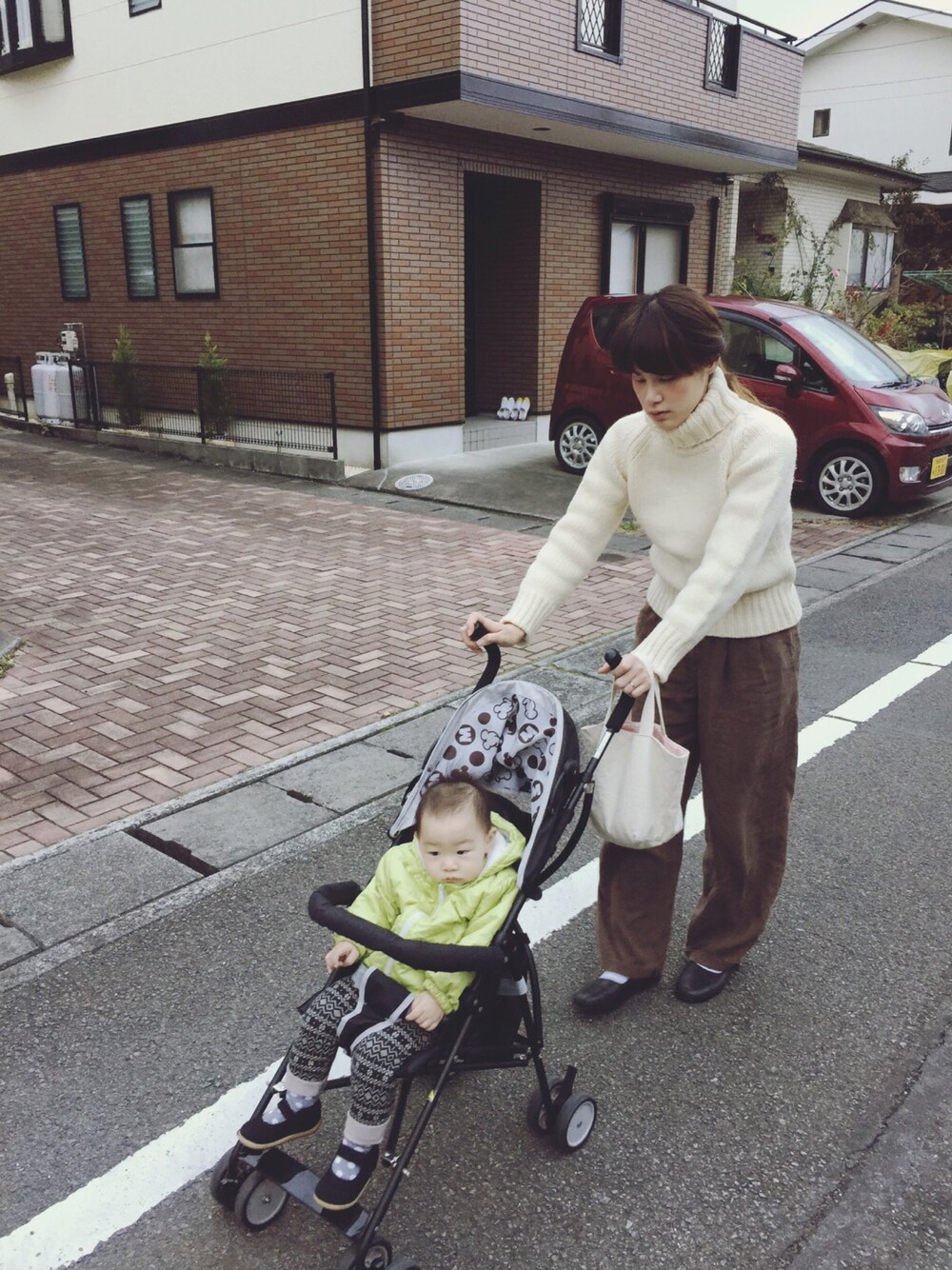 「ホワイトニット、ゆるパンツ」｜「Adam et Rope A・E・Rのアイテム（ニット/セーター、ベージュ系）」を使った、natさん（レディース・166cm）の秋コーディネートの1枚目の写真
