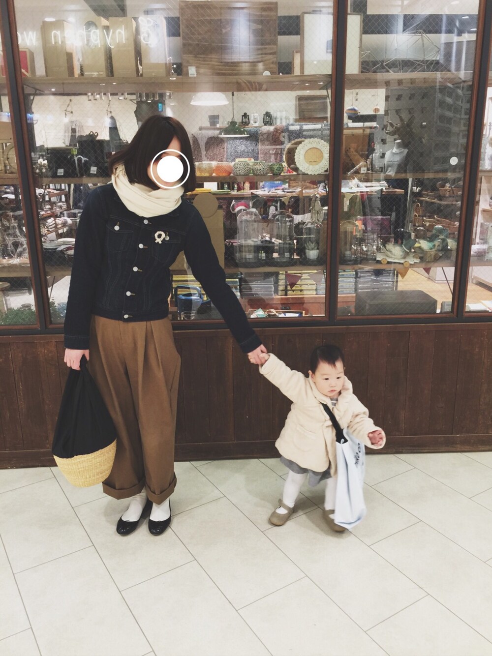 「muun、小菅幸子、URBAN RESEACH DOORS WOMENS」｜「MUUNのアイテム（かごバッグ、ブラック系）」を使った、natさん（レディース・166cm）の冬コーディネートの1枚目の写真