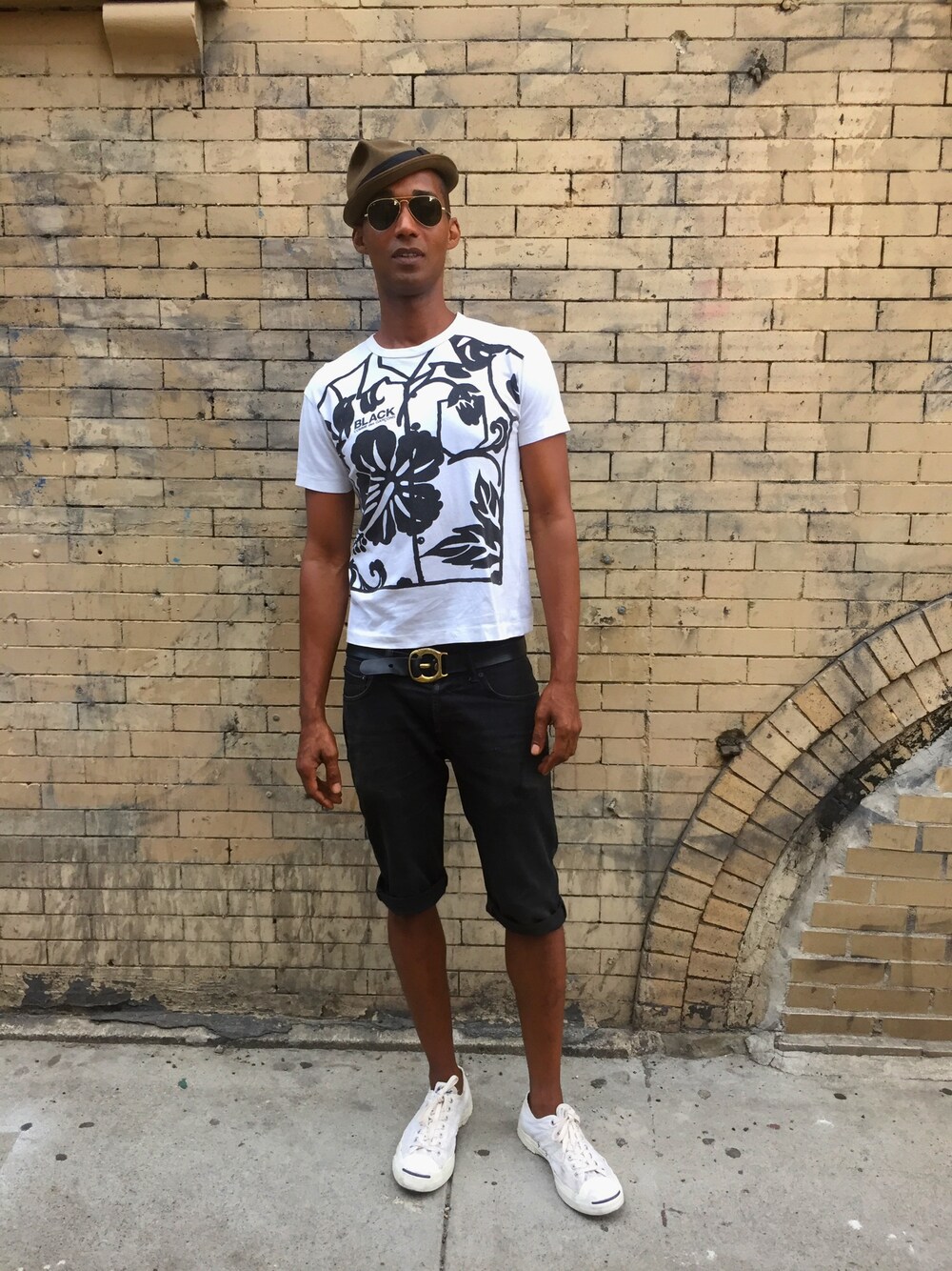 「summer、LESnyc」｜「BLACK COMME des GARCONSのアイテム（Tシャツ/カットソー、ホワイト系）」を使った、Seanさん（メンズ・185cm）の夏コーディネートの1枚目の写真