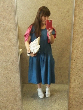 「アイテム（アナログ腕時計、ピンク系）」を使った、yuiさん（レディース・151cm）の春コーディネート