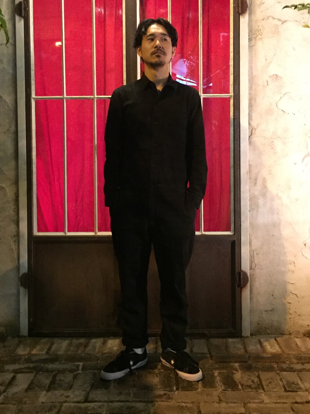 「シュプリーム、supreme、つなぎ、ストリート、コンバース、迷彩、アダムキメル、adam kimmel」｜「adamkimmel✖️supremeのアイテム（つなぎ/オールインワン、ブラック系）」を使った、ウエノタニツトムさん（メンズ・178cm）の秋コーディネートの1枚目の写真