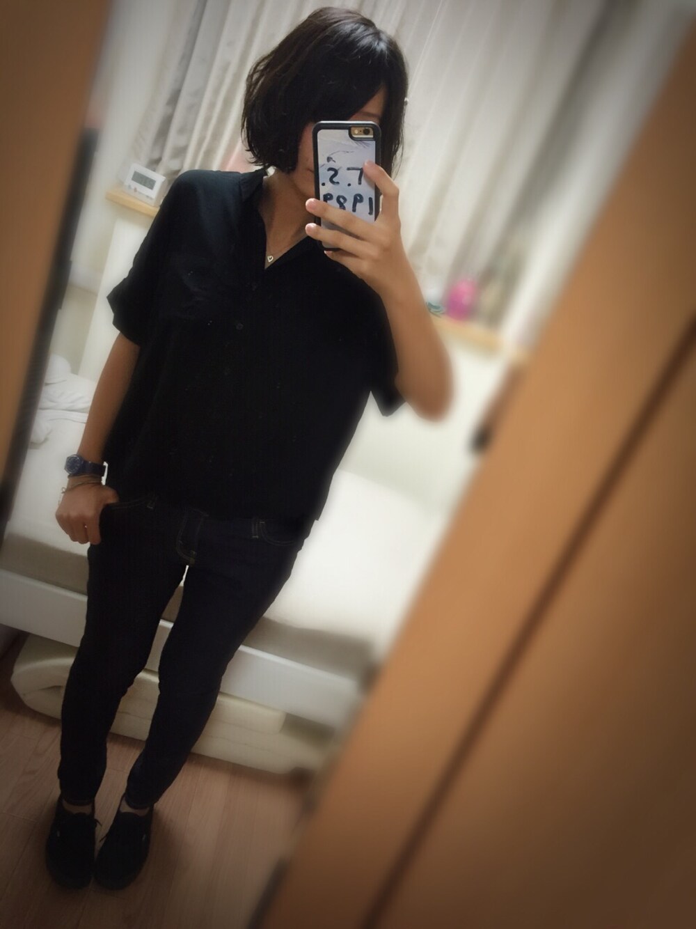 「black、LEPSIM LOWRYS FARM、shirts、apartbylowrys、sneakers」｜「LEPSIMのバックレースキリカエシャツSS　566591（シャツ/ブラウス、ブラック系）」を使った、Saoriさん（レディース・158cm）の夏コーディネートの1枚目の写真