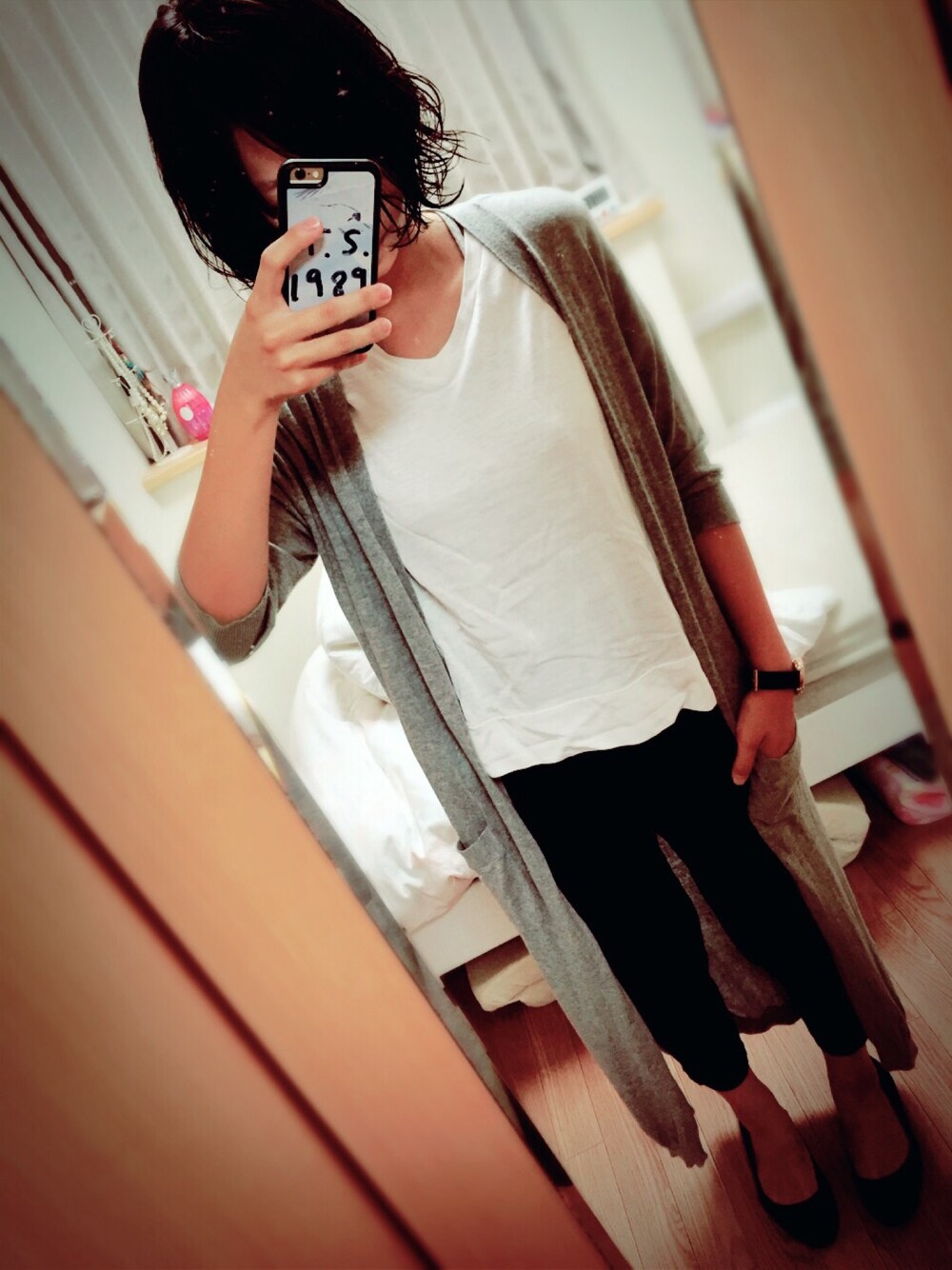 「apartbylowrys、LEPSIM LOWRYS FARM、LEPSIM、ロングカーディガン、LONG CLOTHING、grayxwhite」｜「LEPSIMのＣ／Ｒ／ＰＵテーパードガラパンツ（パンツ、ブルー系）」を使った、Saoriさん（レディース・158cm）の秋コーディネートの1枚目の写真