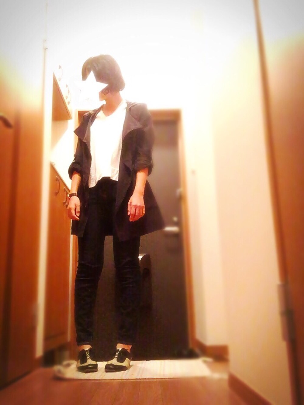 「H&M、ブラック×ホワイト、デニムパンツ、シンプルコーデ、シンプルisBEST、パーカ、black、black and white」｜「H&Mのアイテム（ジャケット/アウター、ブラック系）」を使った、Saoriさん（レディース・158cm）の秋コーディネートの1枚目の写真