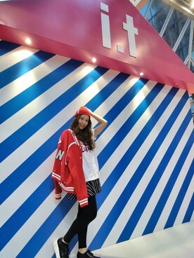 「red」｜「アイテム（スタジャン）」を使った、Yuki Loveyさん（レディース・168cm）の秋コーディネート