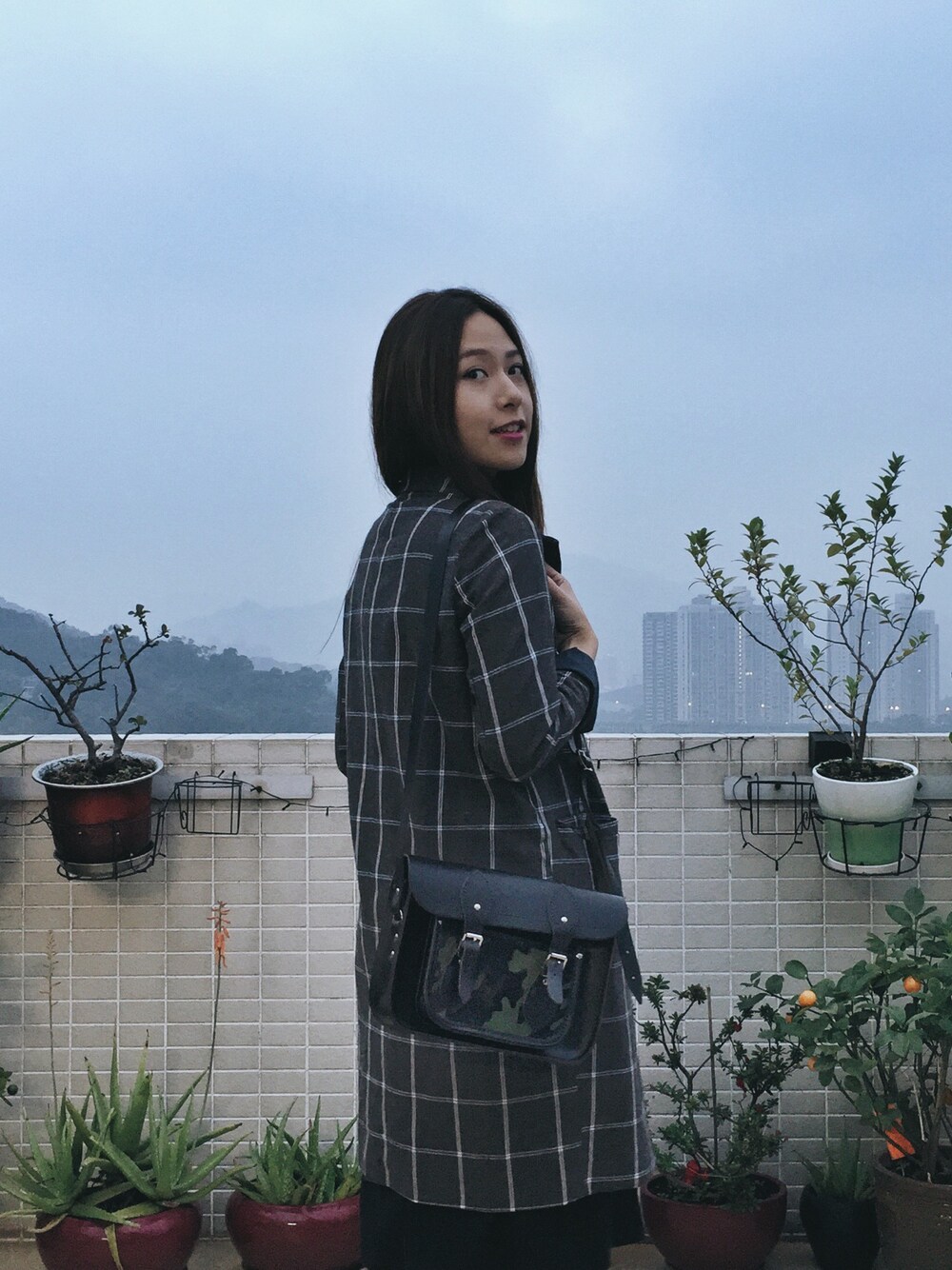 「school、winter、girly、England」｜「VINTAGEのアイテム（ダウンジャケット/コート、グレー系）」を使った、Yuki Loveyさん（レディース・168cm）の冬コーディネートの1枚目の写真