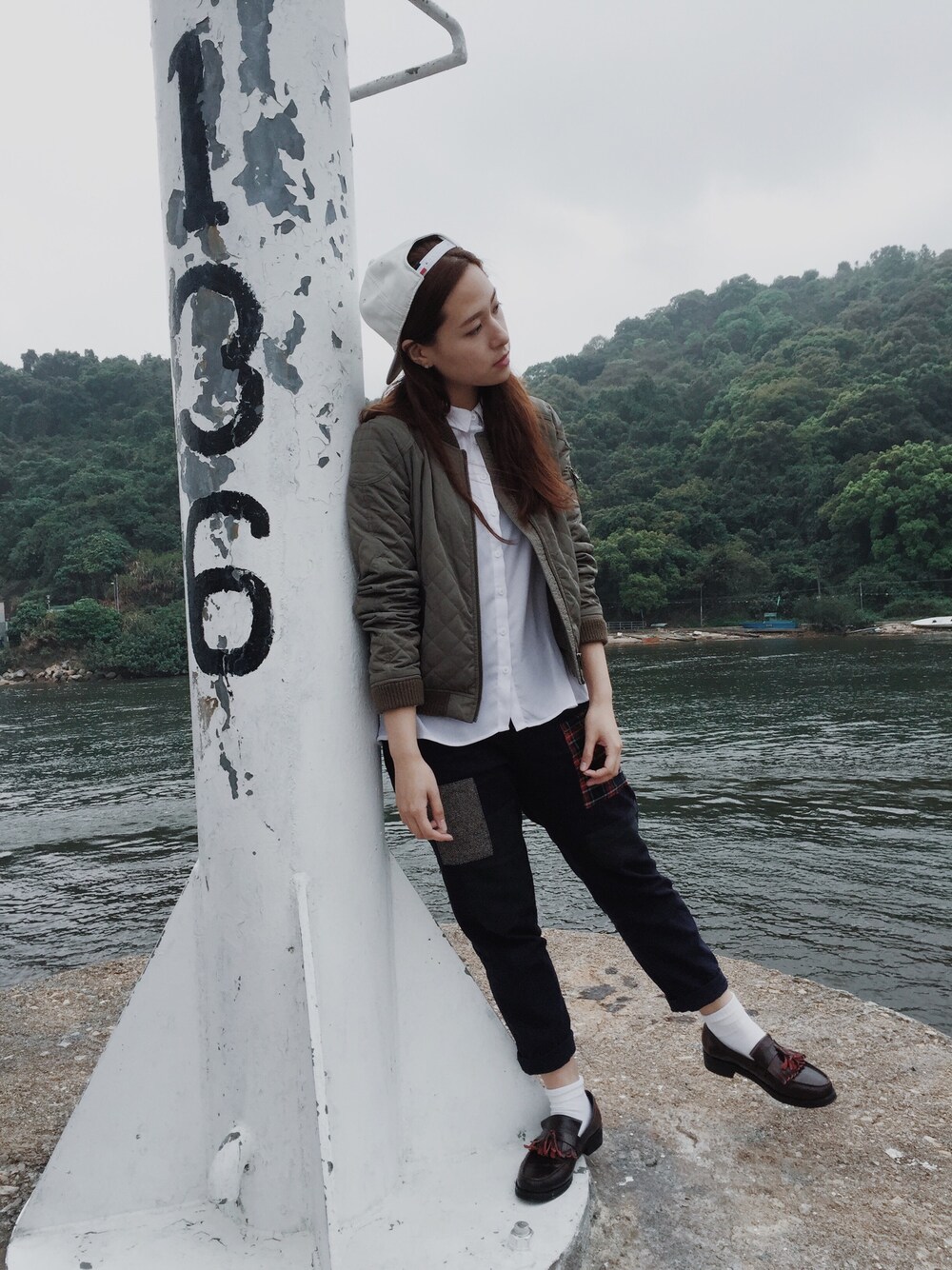 「street、casual、CAP、holiday、boyish」｜「placeboのアイテム（その他シューズ、レッド系）」を使った、Yuki Loveyさん（レディース・168cm）の春コーディネートの1枚目の写真