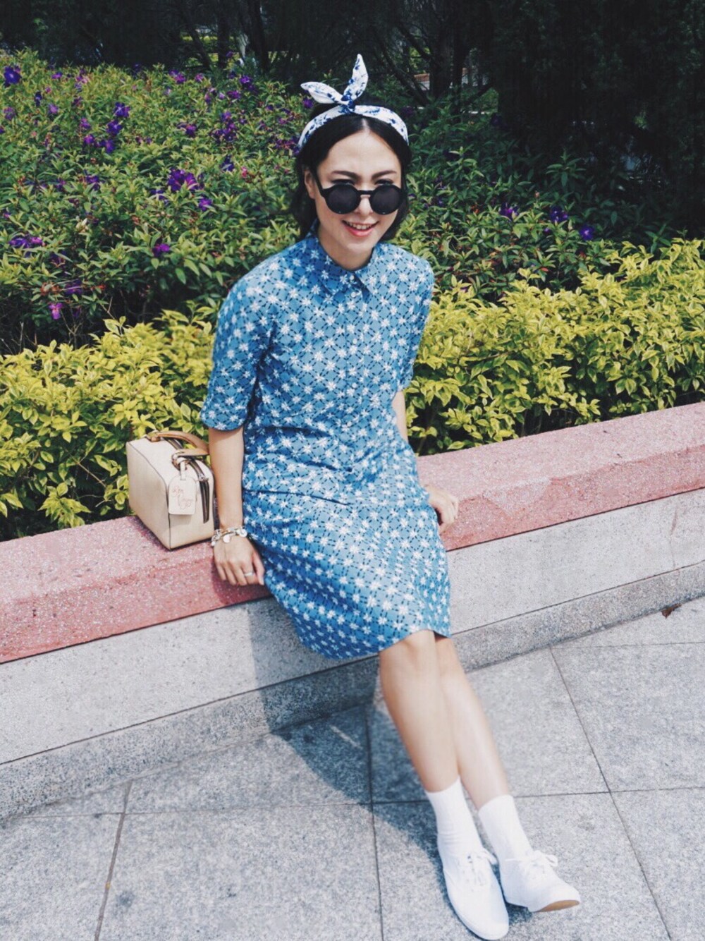 「picnic、summer、blue、dress、white、holiday」｜「Kedsのアイテム（その他シューズ、ホワイト系）」を使った、Yuki Loveyさん（レディース・168cm）の夏コーディネートの1枚目の写真