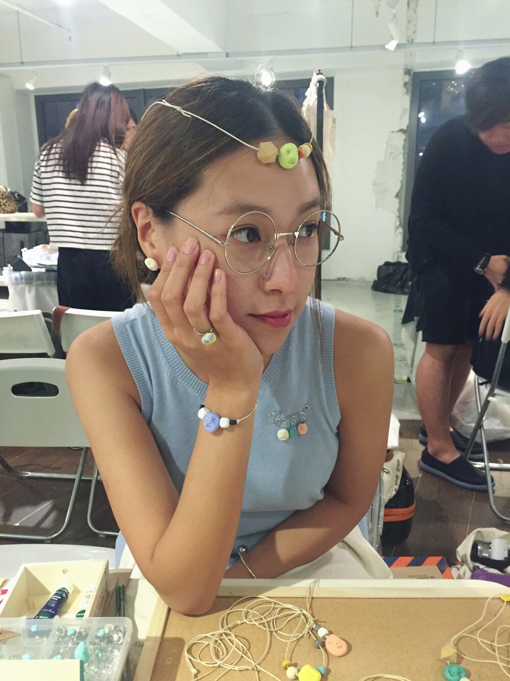 「Accessories、baby blue、blue、glasses、summer」｜「initialのアイテム（つなぎ/オールインワン、ブルー系）」を使った、Yuki Loveyさん（レディース・168cm）の夏コーディネートの1枚目の写真