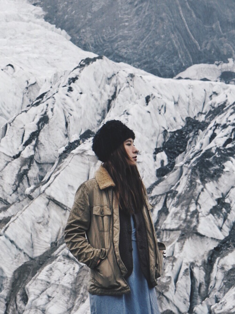 「adventure、hiking、mori、snow、winter、earthtone」｜「VINTAGEのアイテム（ワンピース、ブルー系）」を使った、Yuki Loveyさん（レディース・168cm）の秋コーディネートの1枚目の写真