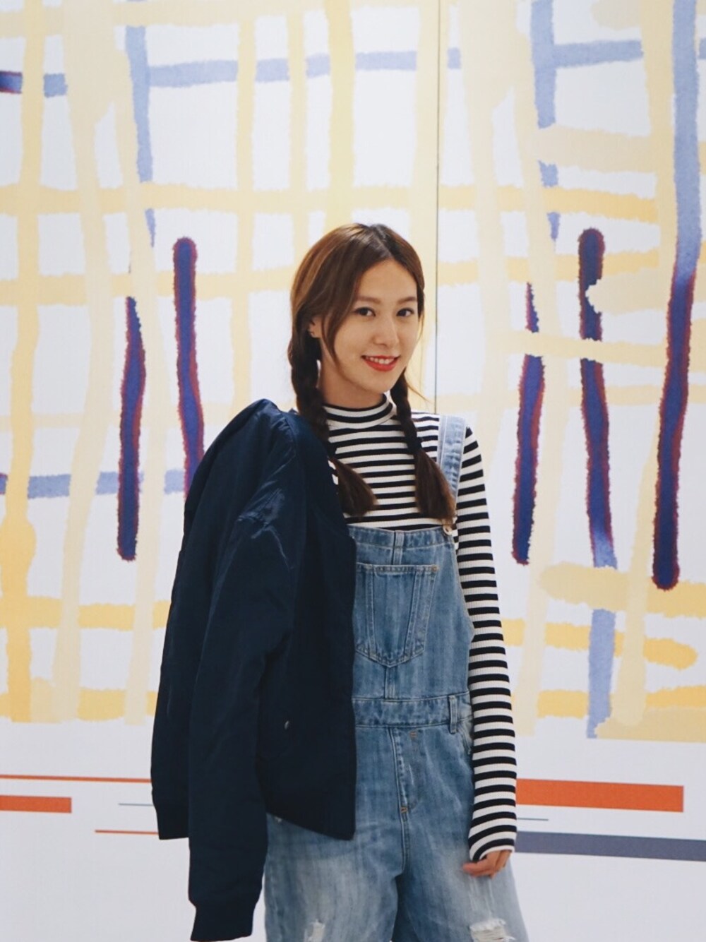 「street、boyish、casual、autumn、denim、simple、young」｜「6IXTY8IGHTのアイテム（その他トップス、ブラック系）」を使った、Yuki Loveyさん（レディース・168cm）の秋コーディネートの1枚目の写真