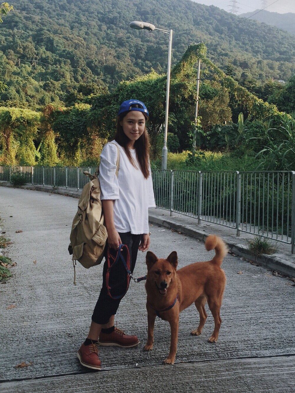 「hiking、outdoor、autumn、GOOUT、nature、casual、boyish」｜「redwingのアイテム（その他シューズ、ブラウン系）」を使った、Yuki Loveyさん（レディース・168cm）の秋コーディネートの1枚目の写真