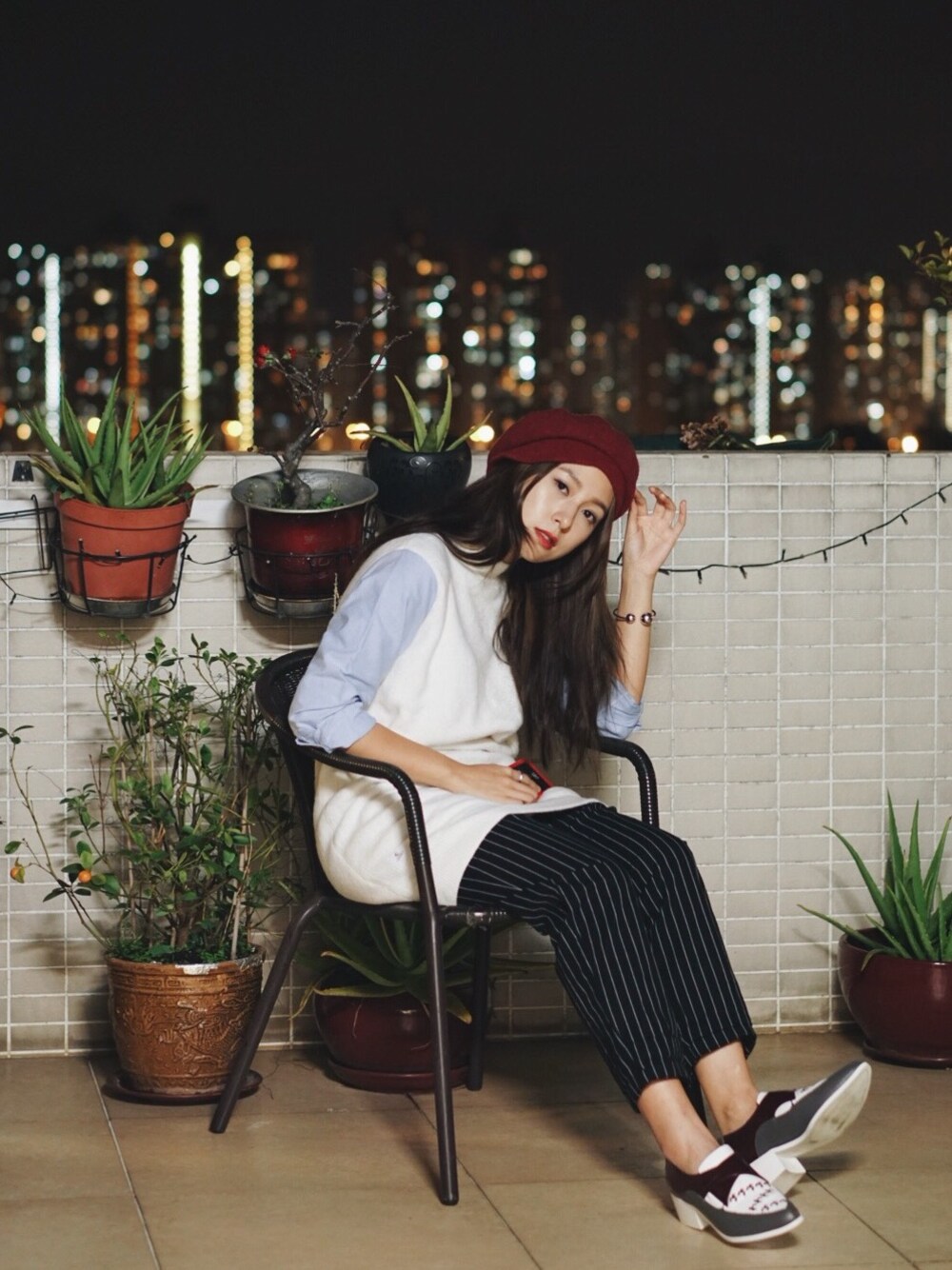 「white、light blue、winter、casual、hat」｜「chocoolateのアイテム（その他トップス、ホワイト系）」を使った、Yuki Loveyさん（レディース・168cm）の冬コーディネートの1枚目の写真