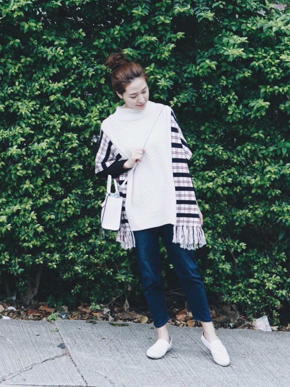 「simple、casual、holiday、winter」｜「French Connection  のアイテム（ニット/セーター、その他）」を使った、Yuki Loveyさん（レディース・168cm）の春コーディネートの1枚目の写真