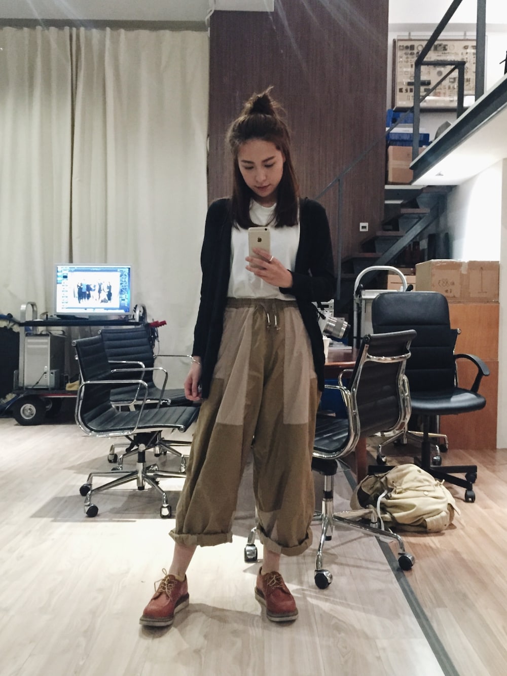 「boyish、casual、simple、autumn、street」｜「cotton onのアイテム（トップス、ホワイト系）」を使った、Yuki Loveyさん（レディース・168cm）の春コーディネートの1枚目の写真