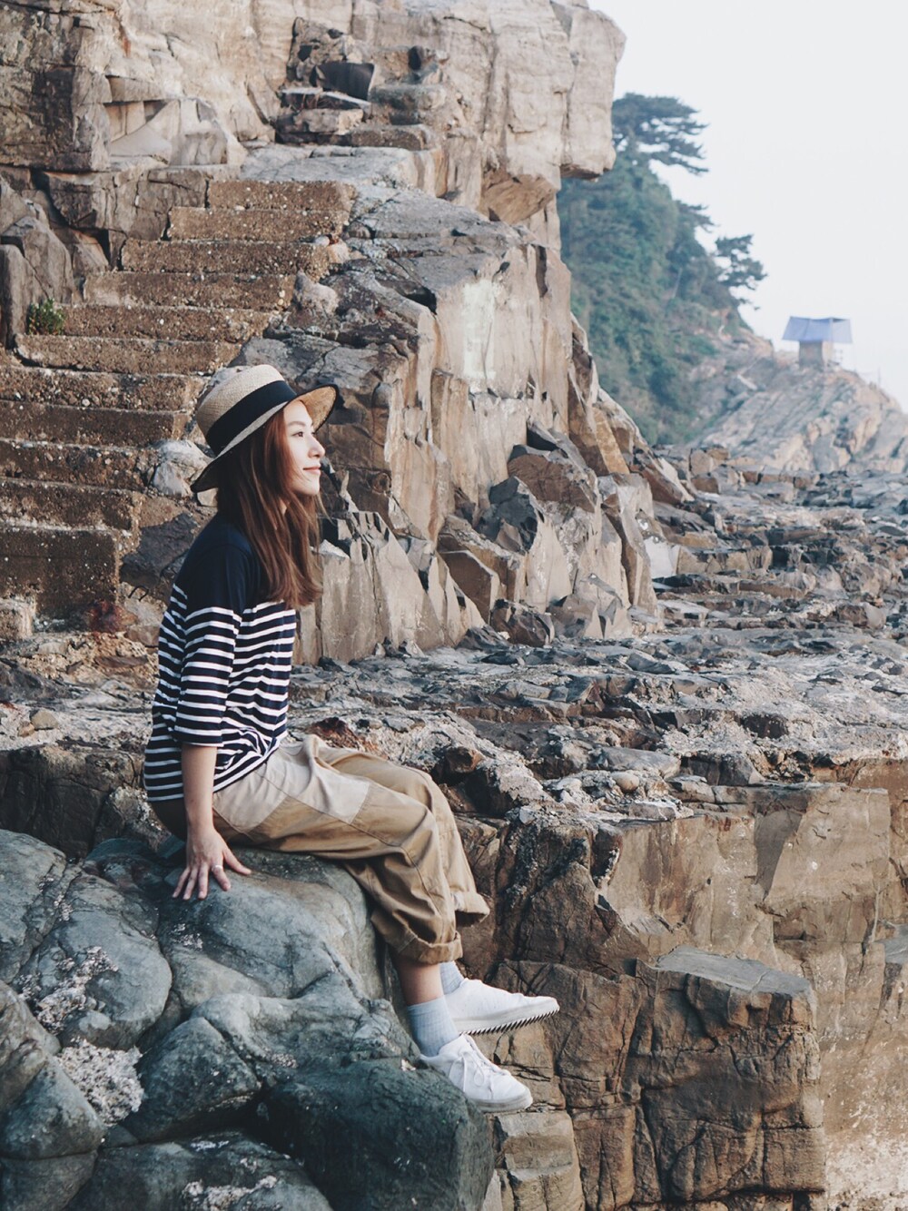 「casual、holiday、simple、vacation、boyish、GOOUT、boyfriend style」｜「initialのアイテム（パンツ、ベージュ系）」を使った、Yuki Loveyさん（レディース・168cm）の夏コーディネートの1枚目の写真