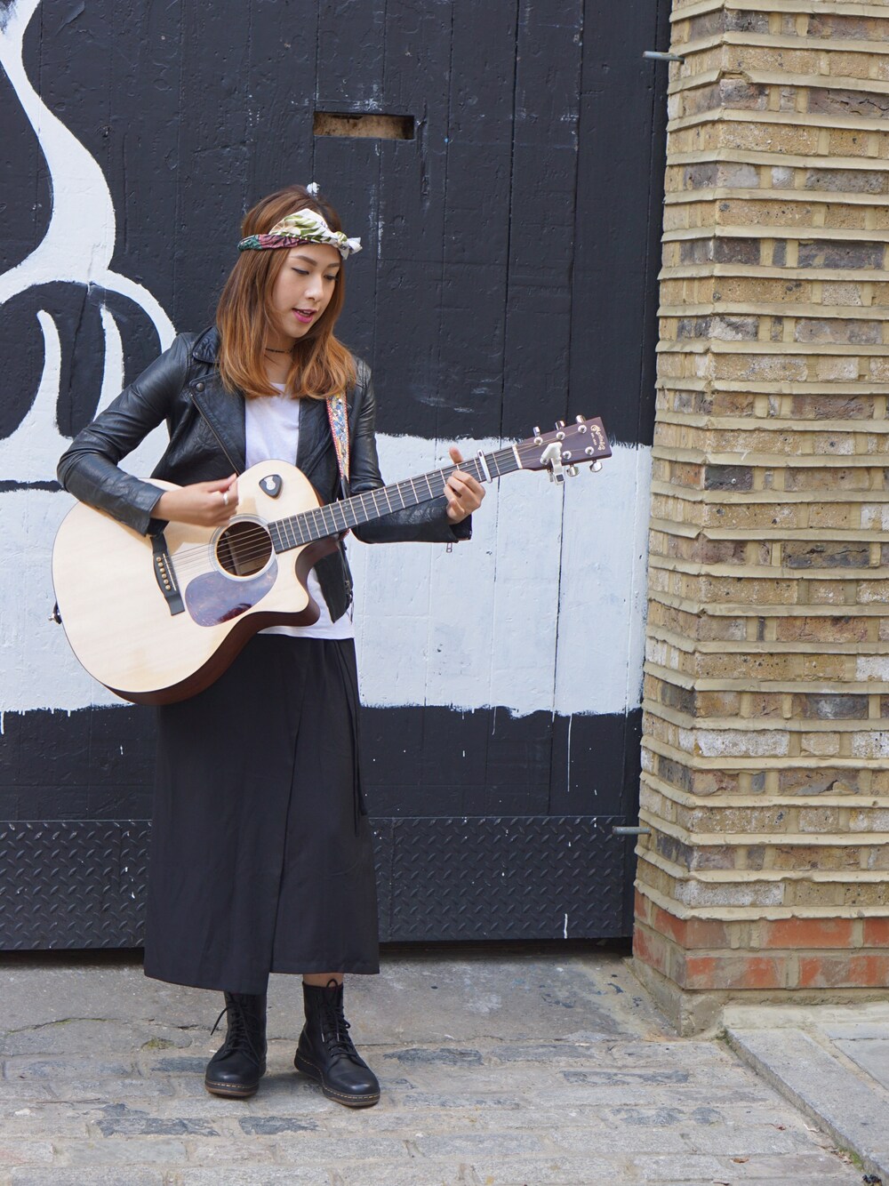 「ZaloraxWear、ZALORAxWEARstylesquad、street、leather、black and white、winter」｜「ZALORAのアイテム（その他パンツ、ブラック系）」を使った、Yuki Loveyさん（レディース・168cm）の夏コーディネートの1枚目の写真