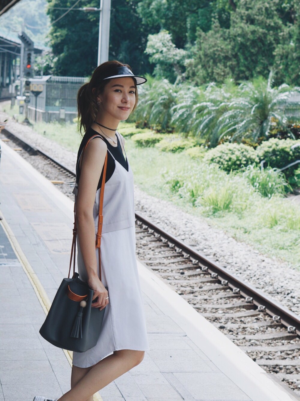 「summer、choker、sunshine、holiday、vacation、sporty、sporty chic、chic」｜「toutacoupのアイテム（ハット、ホワイト系）」を使った、Yuki Loveyさん（レディース・168cm）の夏コーディネートの1枚目の写真