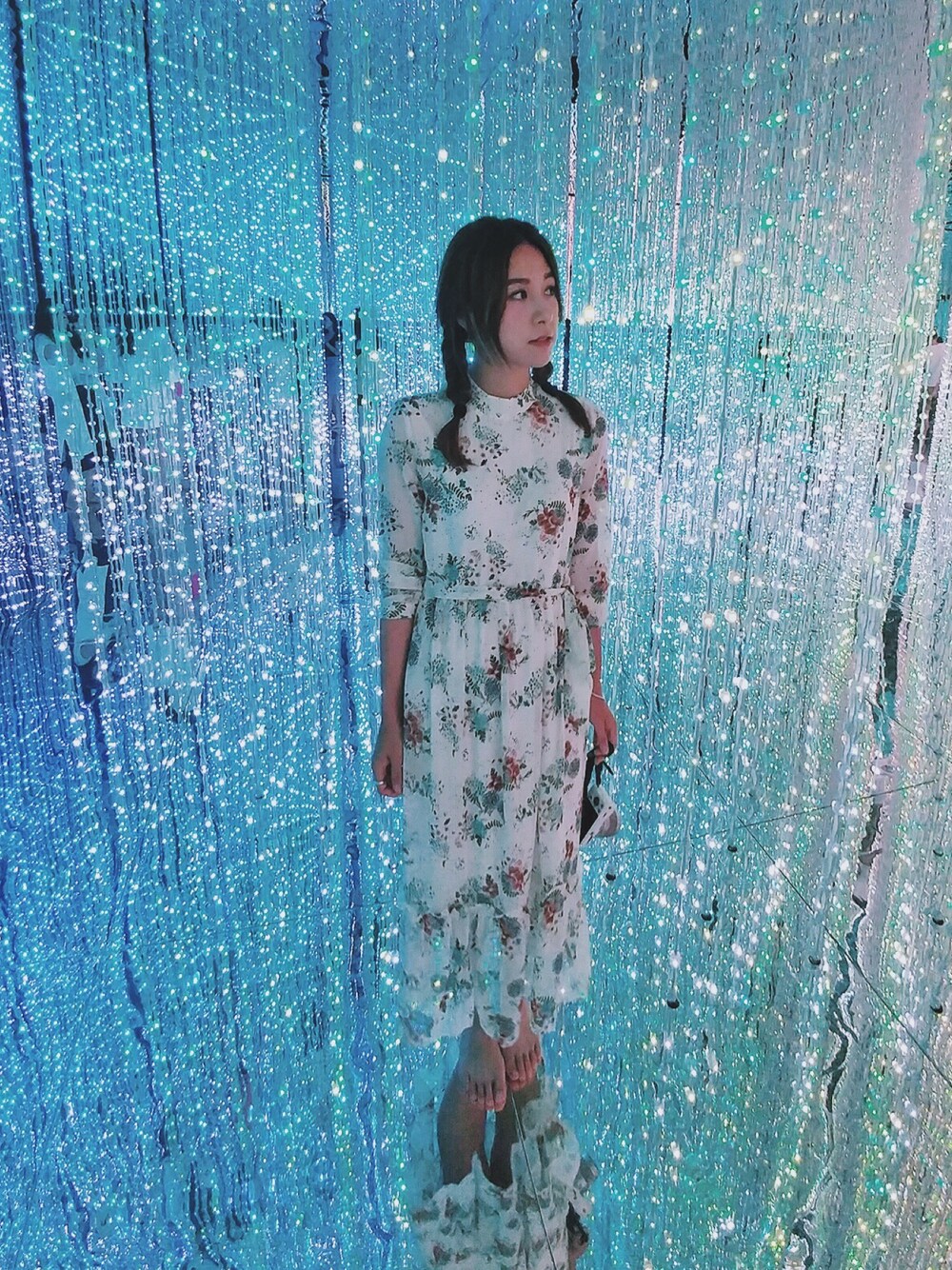 「MAXI DRESS、dress、autumn、floral、white、onepiece、LONG DRESS、elegant」｜「ZALORAのアイテム（ワンピース、ホワイト系）」を使った、Yuki Loveyさん（レディース・168cm）の夏コーディネートの1枚目の写真
