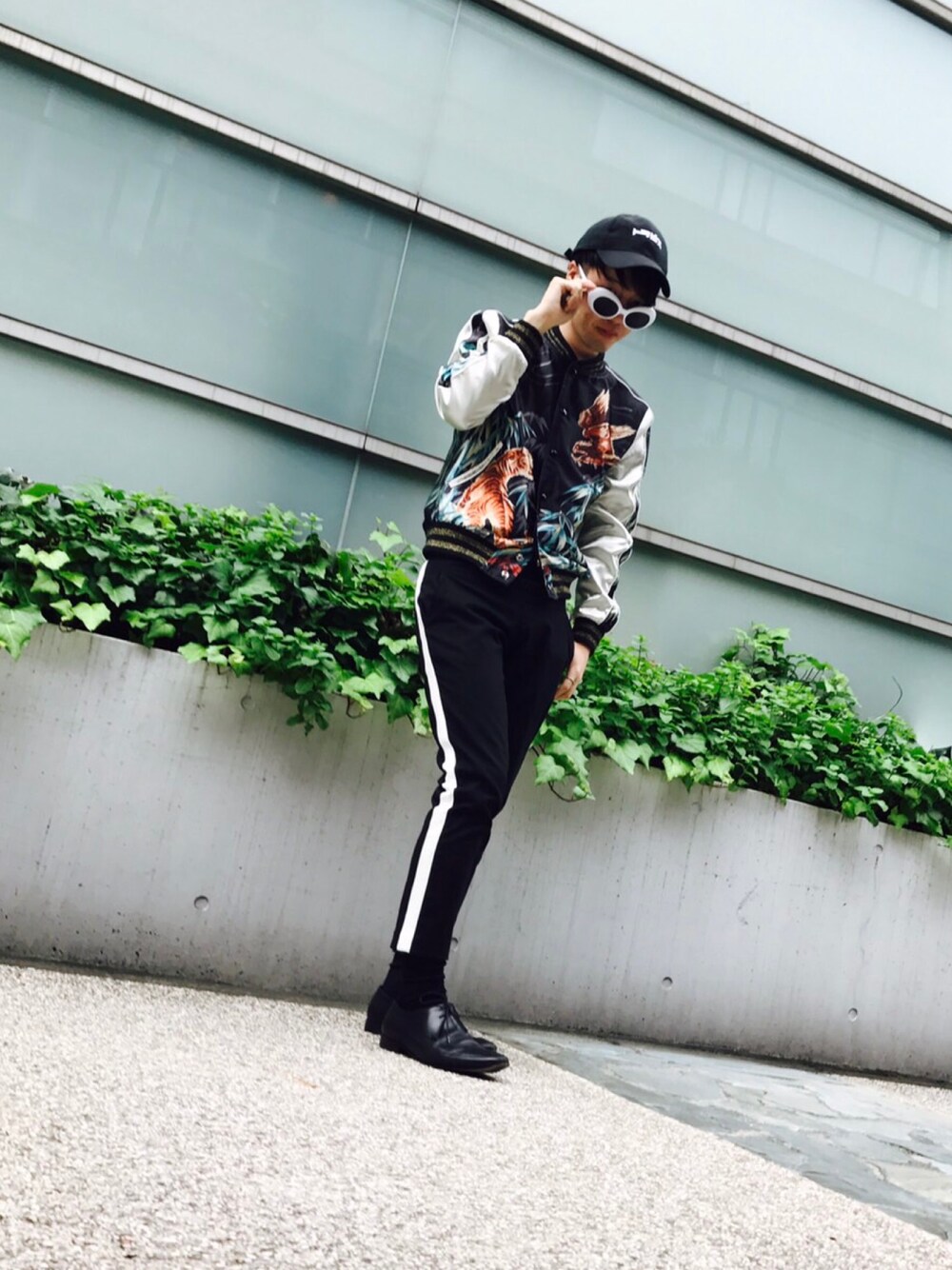 「ootd、Saint Laurent、travs、トラビス、ユニクロ、スカジャン」｜「TRAVSのアイテム（キャップ、ブラック系）」を使った、たけなかさん（メンズ・176cm）の秋コーディネートの1枚目の写真