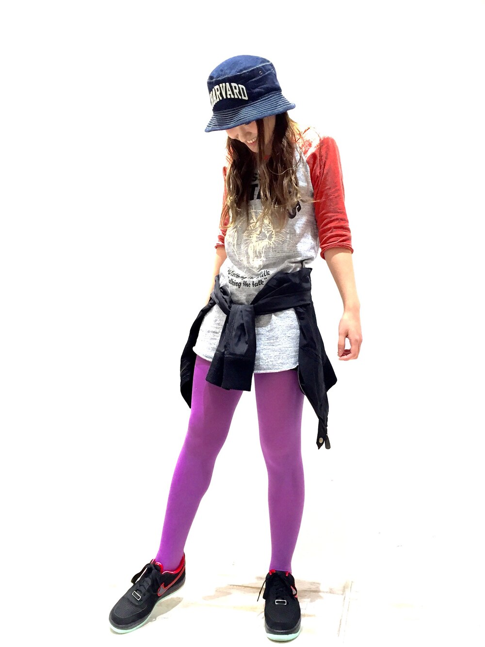 「stussy、stussywomen、バケットハット、MA-1、ナイキ、ナイキスニーカー、カラータイツ、デニム、ストリート、stussy women」｜「OVERRIDEの【override】【雑誌「2nd 」12月号掲載】HAT BUCKET DENIM HVD（ハット、ブルー系）」を使った、em..+:｡*☆さん（レディース・163cm）の秋コーディネートの1枚目の写真