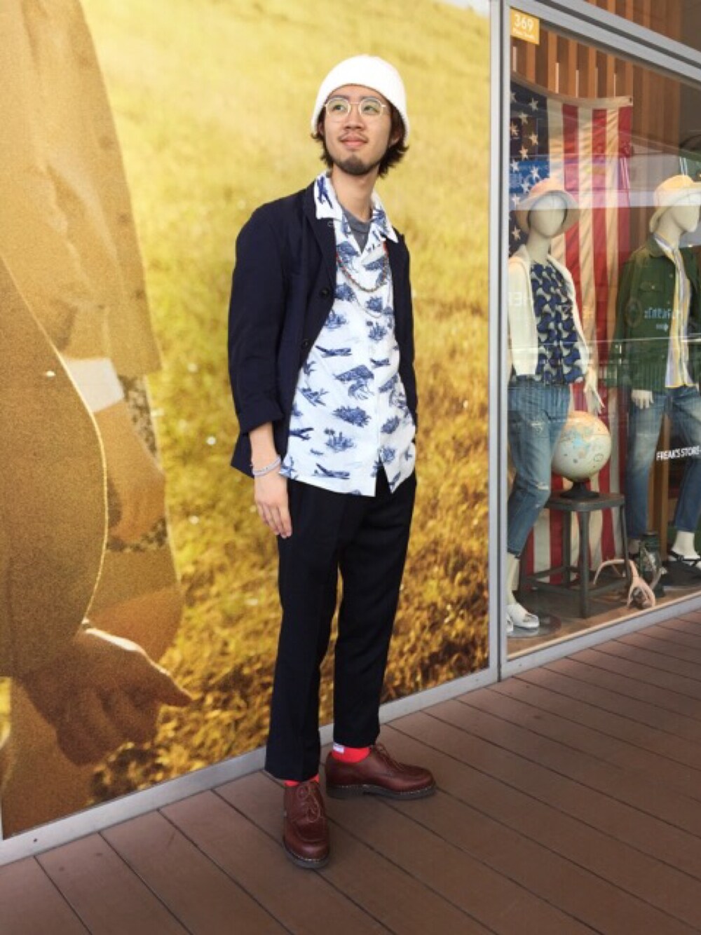 「アロハシャツ、ジャケット、ジャケットスタイル、スラックス、革靴、バカンス、休日スタイル」｜「FREAK'S STOREの【MADE IN JAPAN】レーヨンアロハシャツ　　                   （シャツ/ブラウス、ホワイト系）」を使った、きりがやんさん（メンズ・172cm）の春コーディネートの1枚目の写真