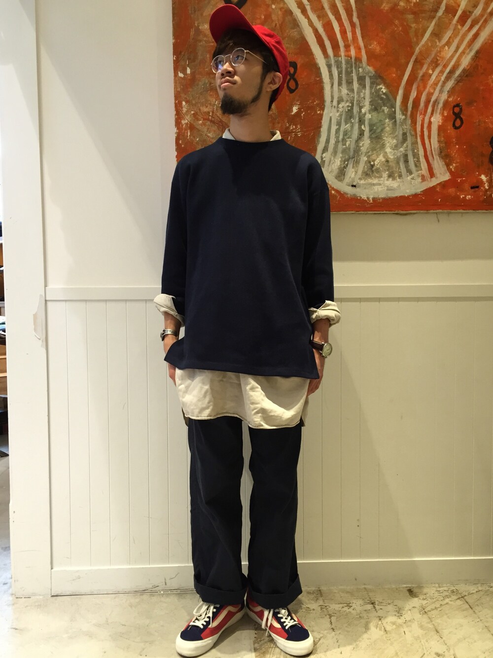 「レイヤードスタイル、ロングシャツ、スケータースタイル、シュプリーム、キャップ、VANS、ワイドパンツ、ビッグシルエット」｜「FREAK'S STOREのアイテム（Tシャツ/カットソー、ブルー系）」を使った、きりがやんさん（メンズ・172cm）の秋コーディネートの1枚目の写真