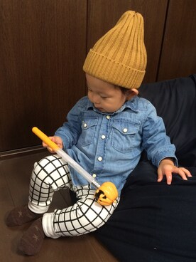 「ダンガリーシャツ」｜「アイテム（ニットキャップ/ビーニー）」を使った、大塚杏奈さん（キッズ・80cm）の秋コーディネート